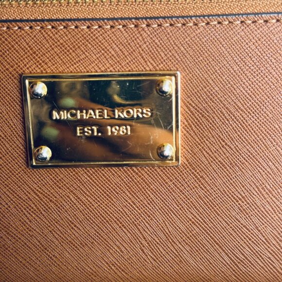 MICHAEL KORS BROWN LEATHER ZIP AROUND WALLET WITH GOLD TRIM - Picture 7 of 7